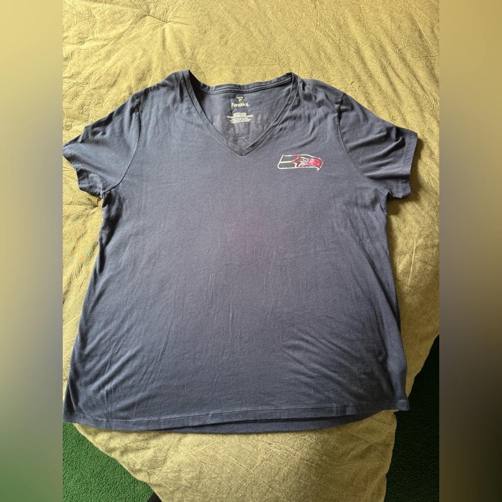 Fanatics  Seattle Seahawks V-Neck Tee 2X. New without tags # 1 Mom